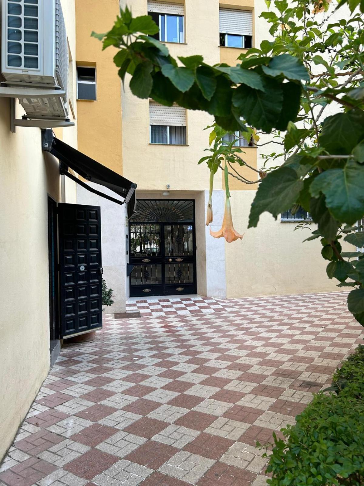 Apartamentos Con Vistas Y Terraza En ماربيا المظهر الخارجي الصورة